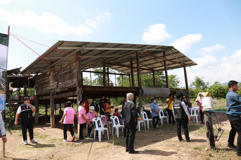 รมว.พม. พร้อมคณะผู�