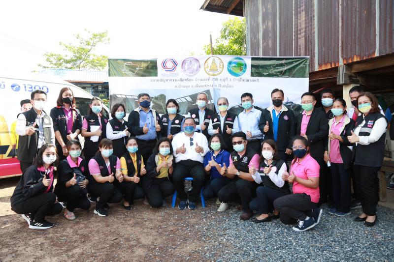 รมว.พม. พร้อมคณะผู�