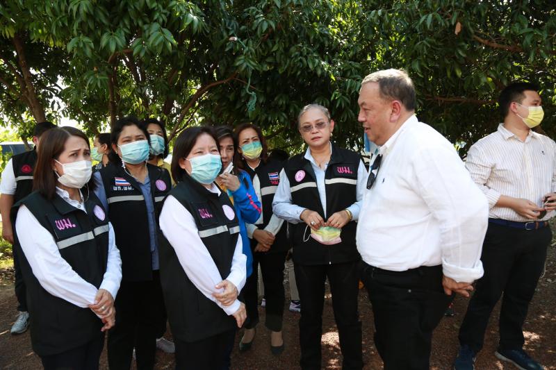 รมว.พม. พร้อมคณะผู�