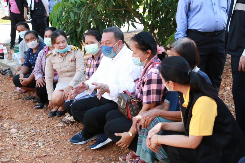 รมว.พม. พร้อมคณะผู�