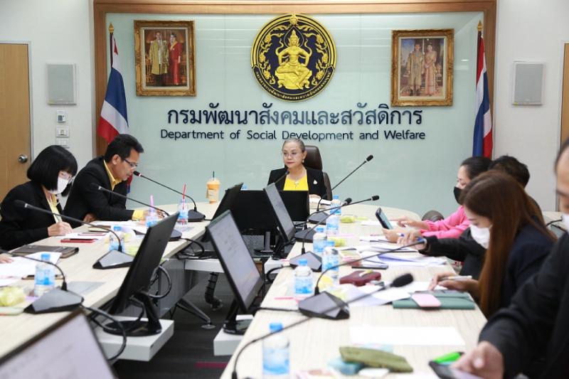 รองปลัด พม. เป็นปร�