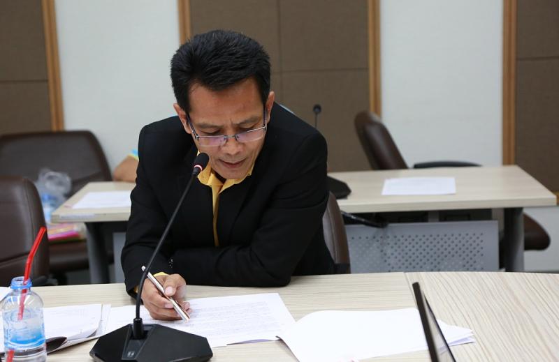 รองปลัด พม. เป็นปร�
