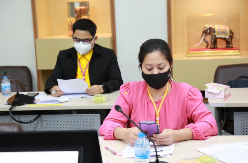 รองปลัด พม. เป็นปร�