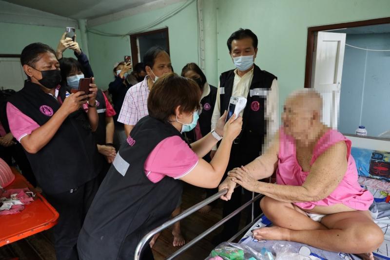 ผต.พม. ลงพื้นที่เย�