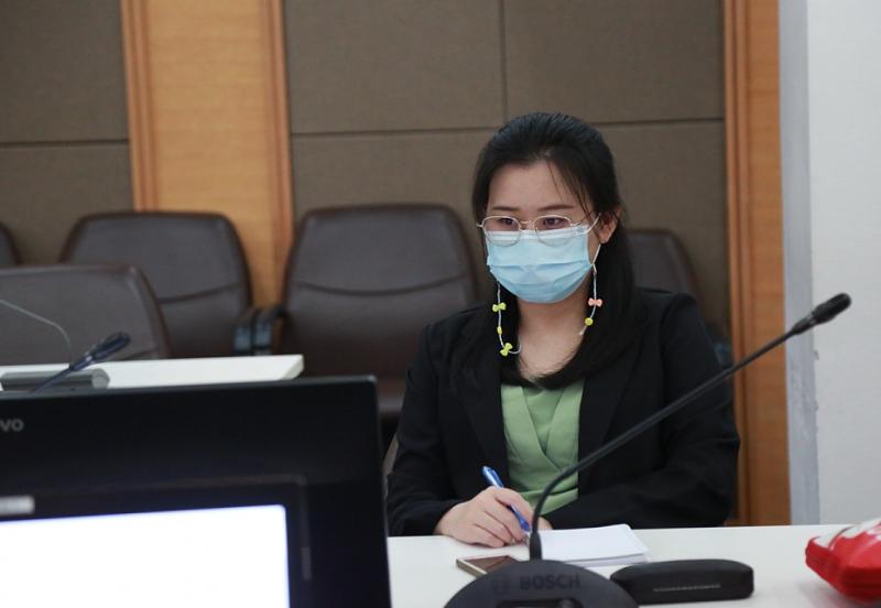 รองปลัด พม. เป็นปร�