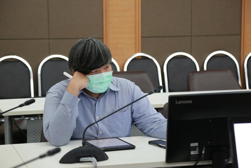 รองปลัด พม. เป็นปร�
