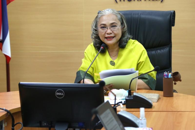 รองปลัด พม. เป็นปร�