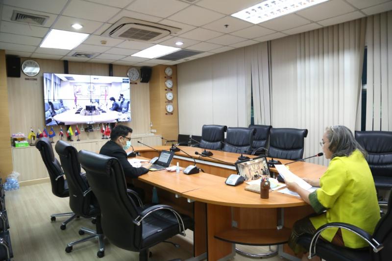 รองปลัด พม. เป็นปร�