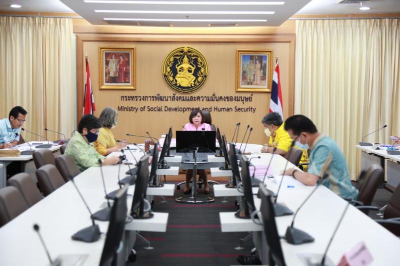 ปลัด พม. เป็นประธา�