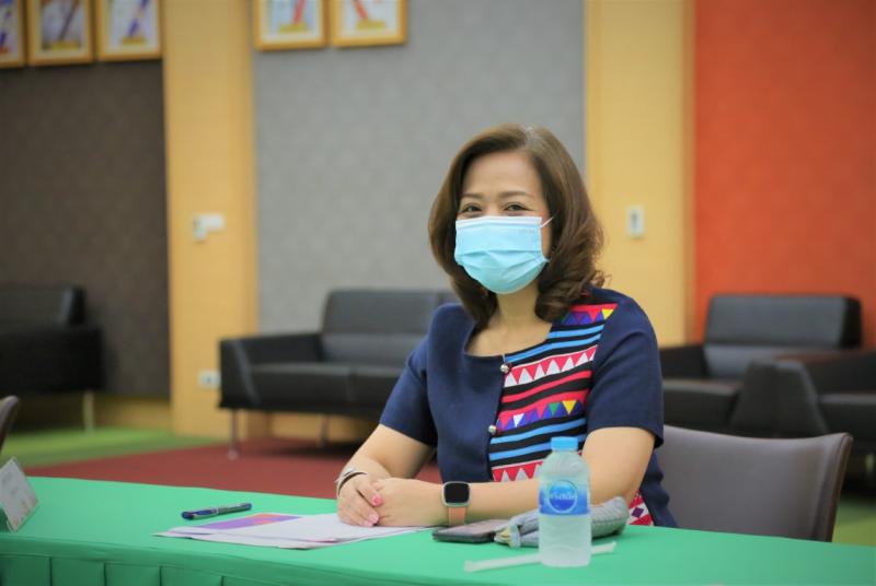 รองปลัด พม. เป็นปร�