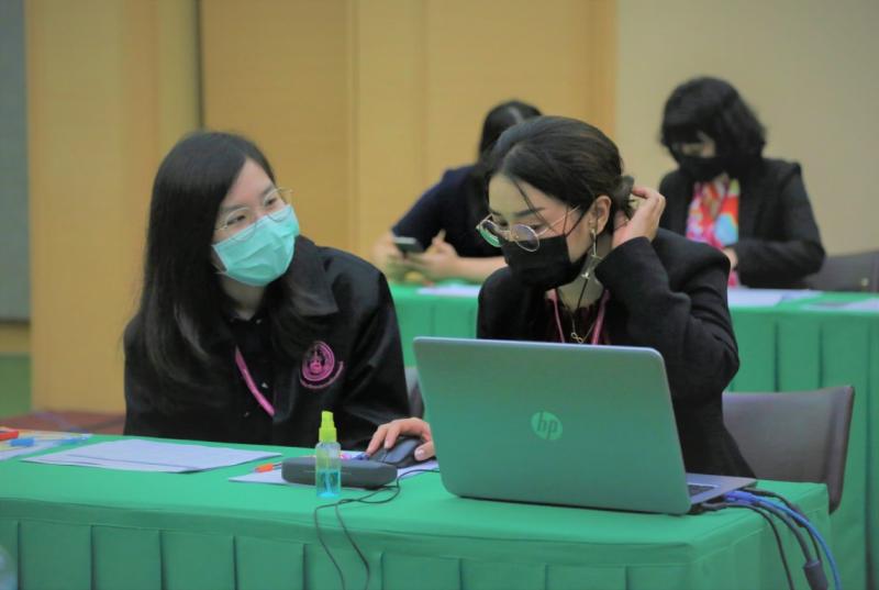 รองปลัด พม. เป็นปร�
