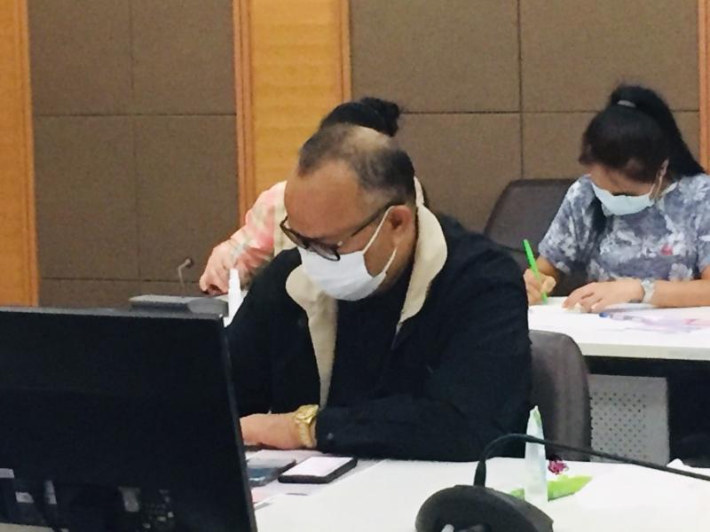 รองปลัด พม. เป็นปร�