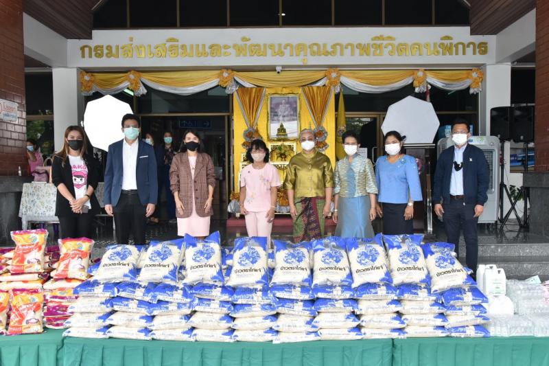 พม. พก. รับมอบสิ่งข�