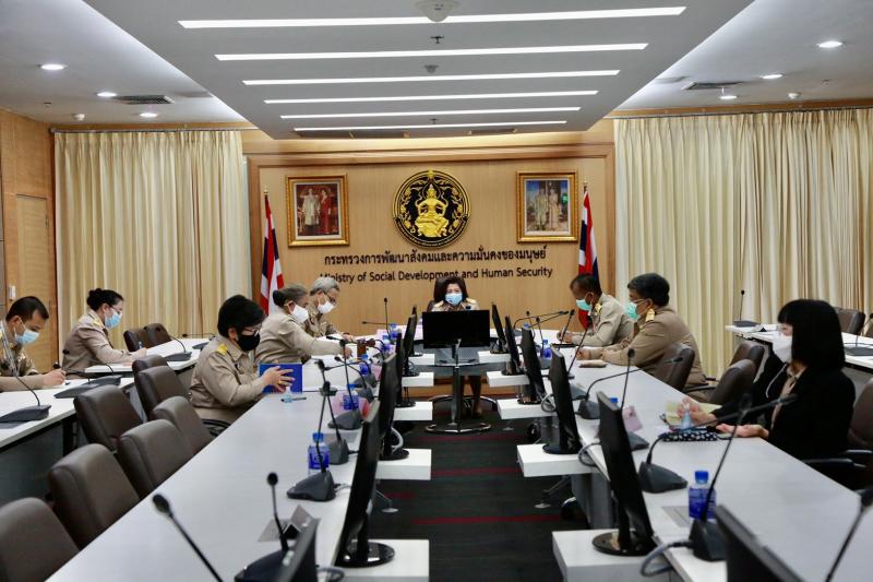 ปลัด พม. เป็นประธา�
