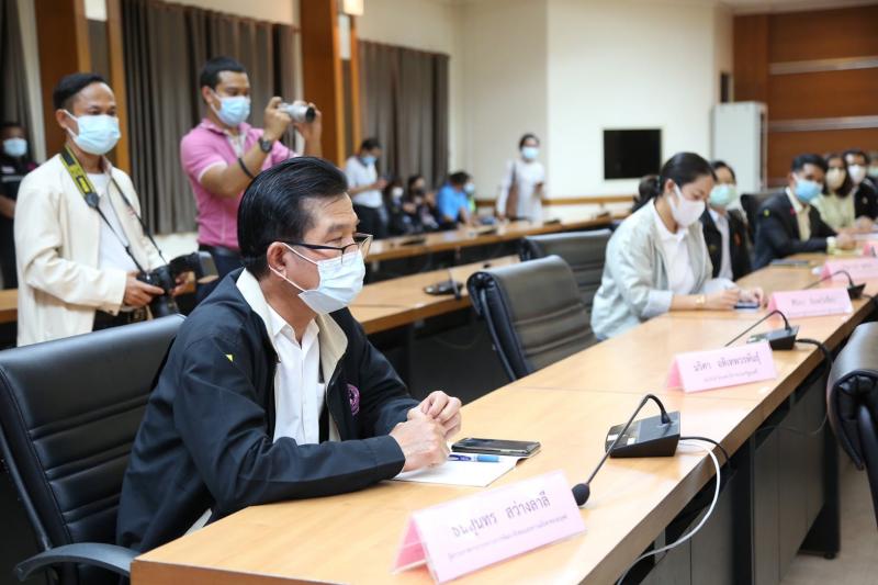 ประธานรัฐสภา พร้อ�