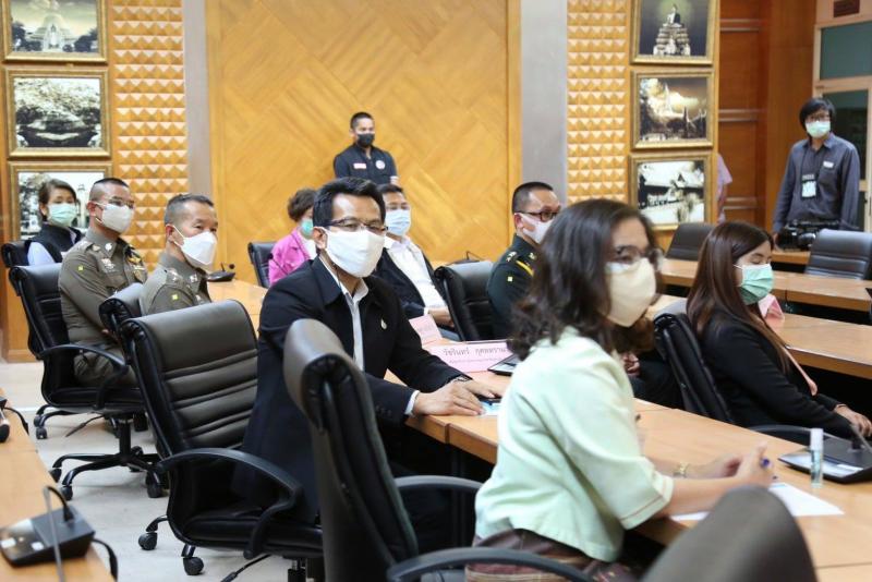 ประธานรัฐสภา พร้อ�