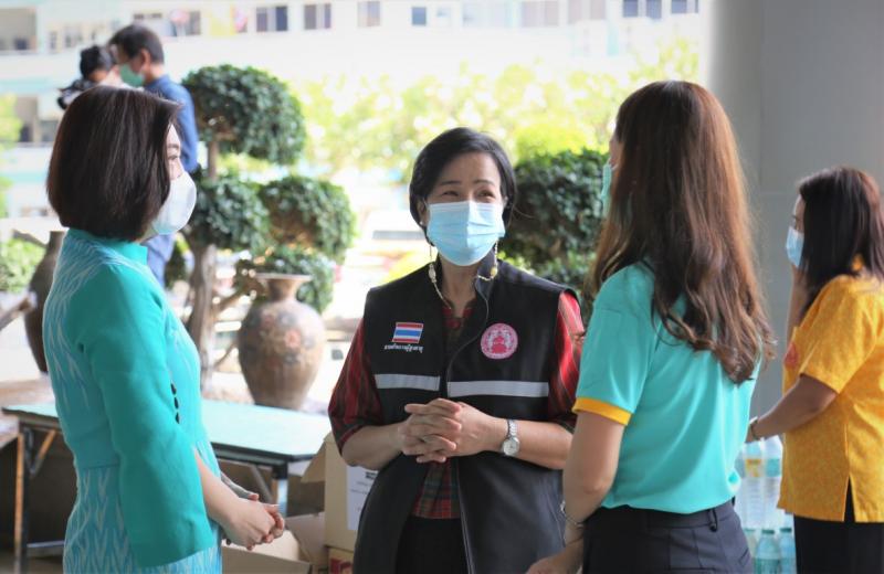 พม. รับสิ่งของบริจ