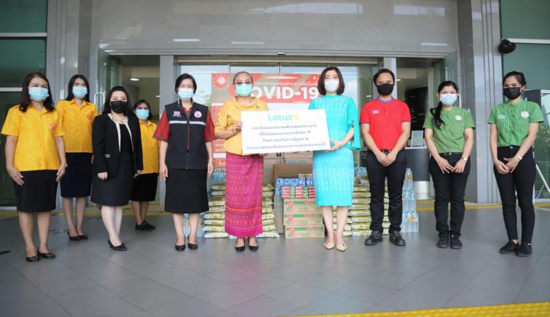 พม. รับสิ่งของบริจ