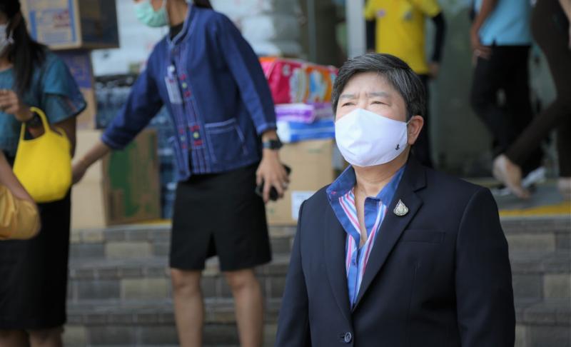พม. รับสิ่งของบริจ