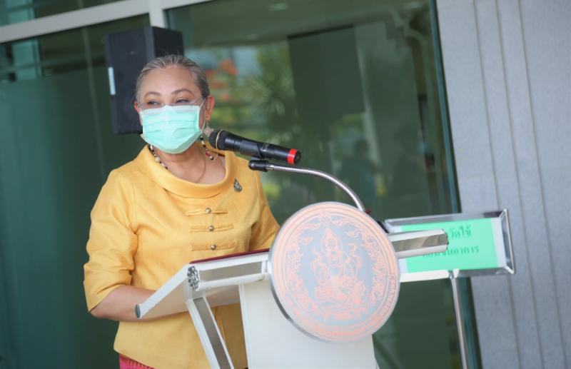 พม. รับสิ่งของบริจ