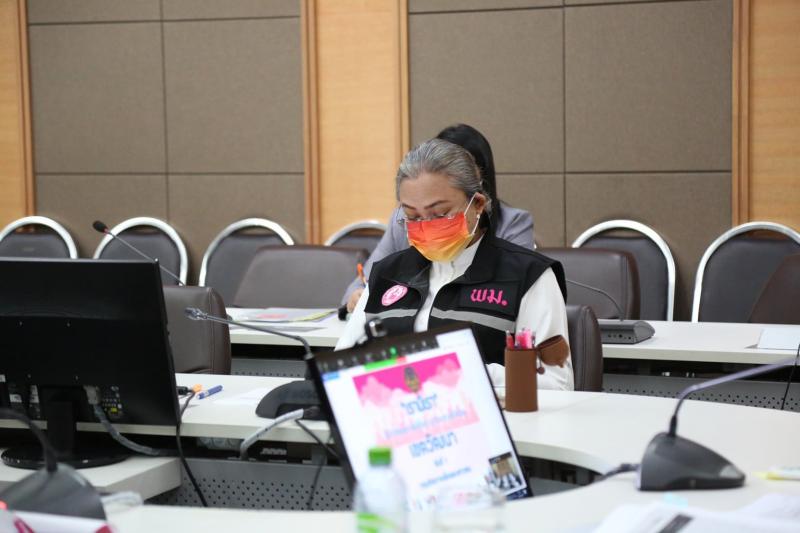 รองปลัด พม. เป็นปร�