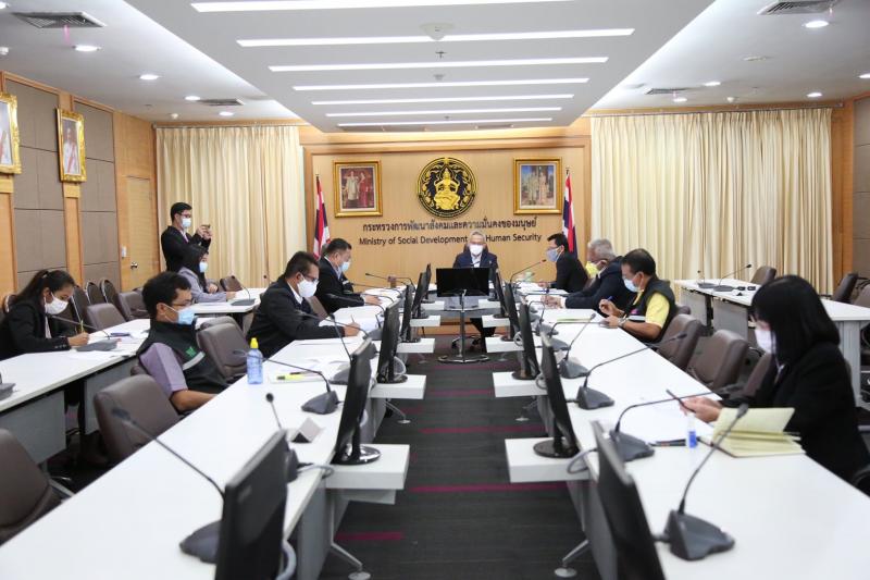 รองปลัด พม. เป็นปร�