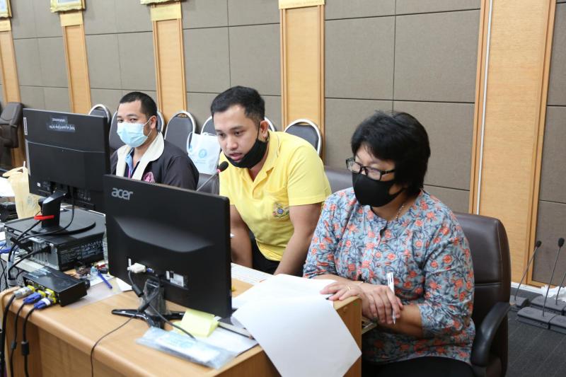 รองปลัด พม. เป็นปร�
