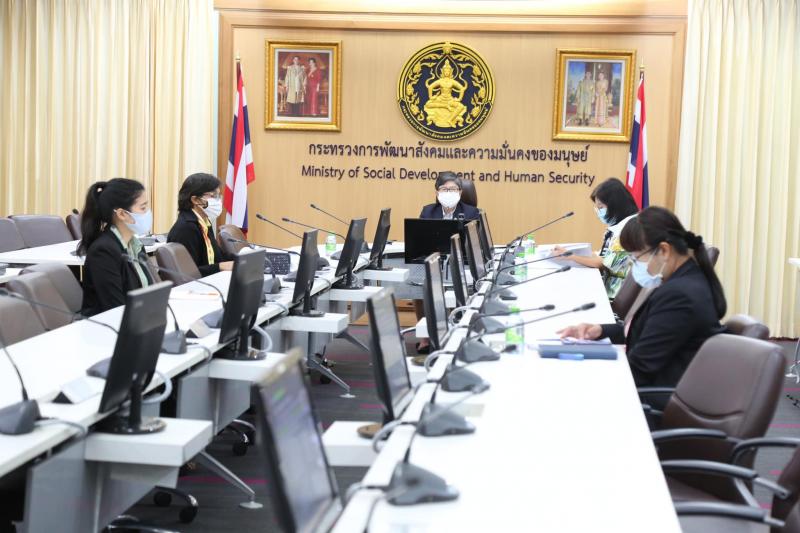 รองปลัด พม. เป็นปร�