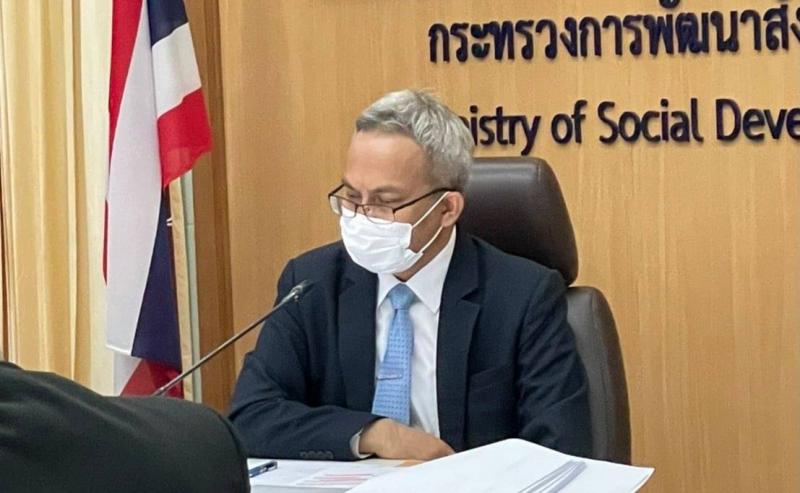 รองปลัด พม. เป็นปร�