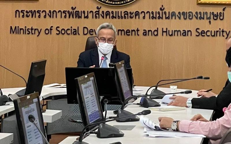 รองปลัด พม. เป็นปร�