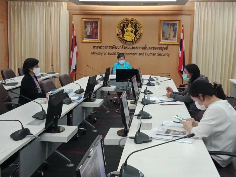 รองปลัด พม. เป็นปร�