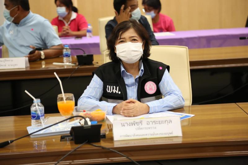 ปลัด พม. พร้อมด้วย�