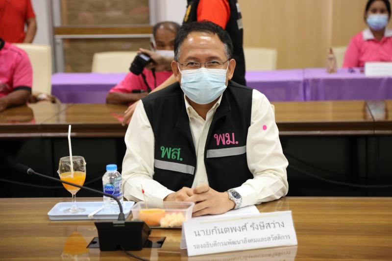 ปลัด พม. พร้อมด้วย�