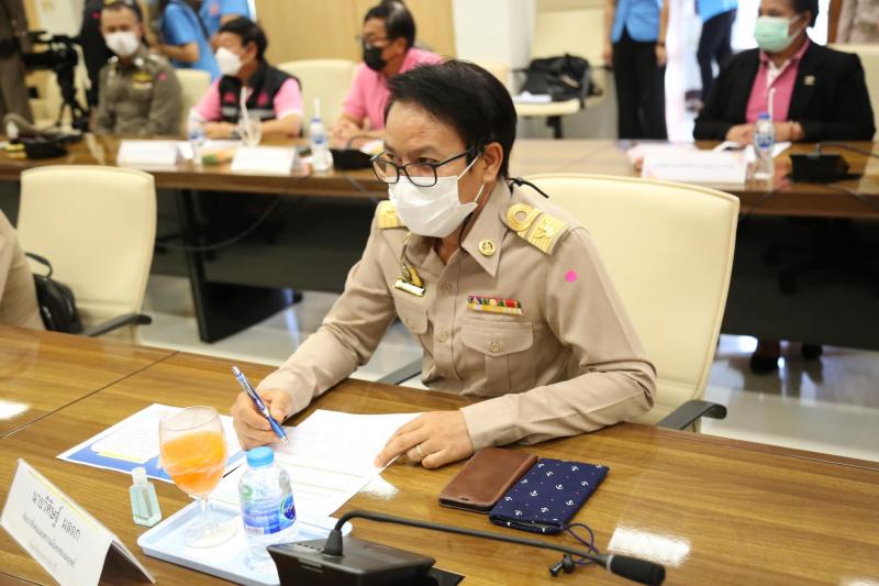 ปลัด พม. พร้อมด้วย�