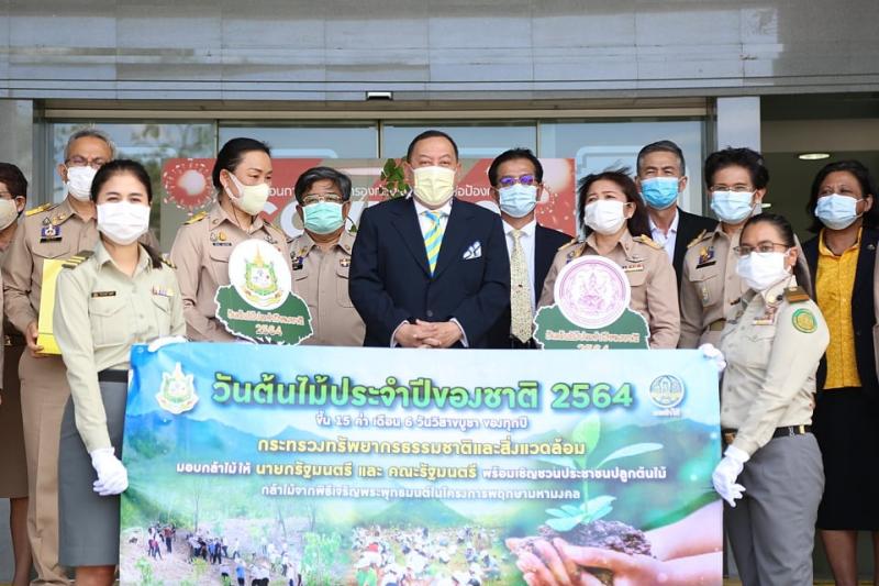 รมว.พม. พร้อมด้วยค�