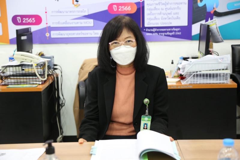 รองปลัด พม. เป็นปร�