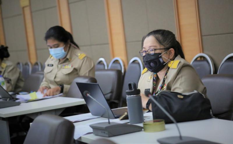 รองปลัด พม. เป็นหั�