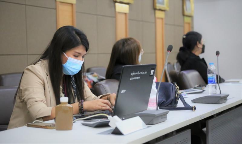รองปลัด พม. เป็นหั�