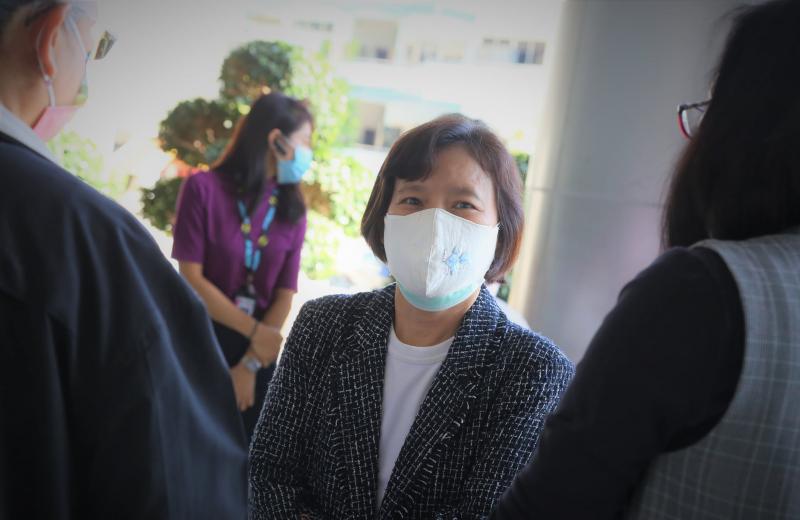 รองปลัด พม. เป็นผู�