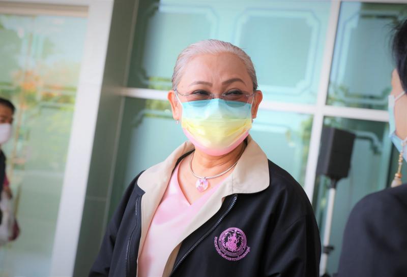 รองปลัด พม. เป็นผู�
