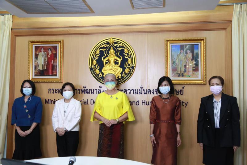 รมว.พม. เป็นประธาน�