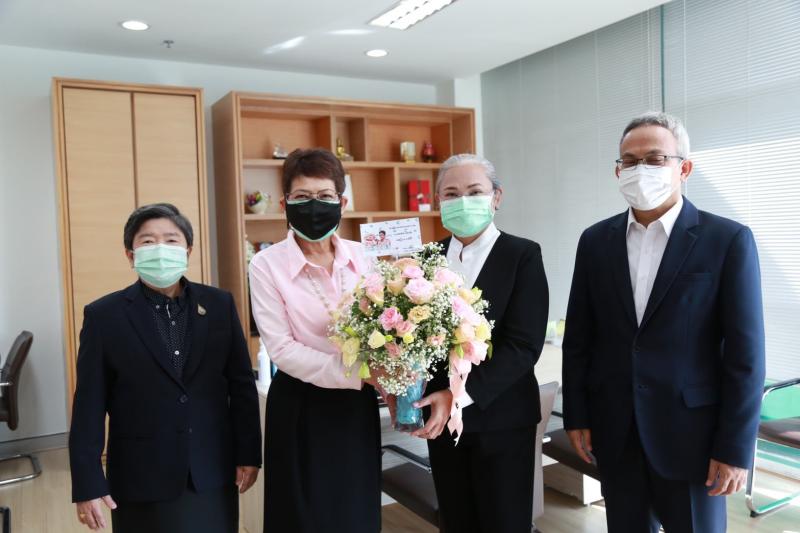 รองปลัด พม. มอบกระ�
