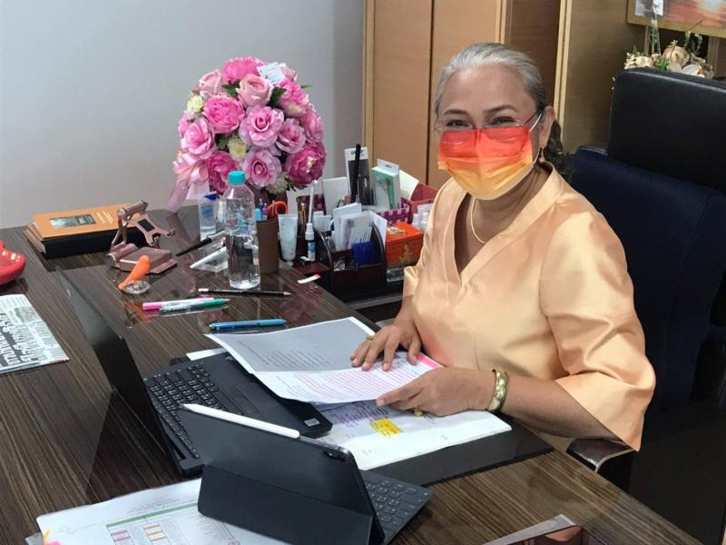 รองปลัด พม. เป็นปร�