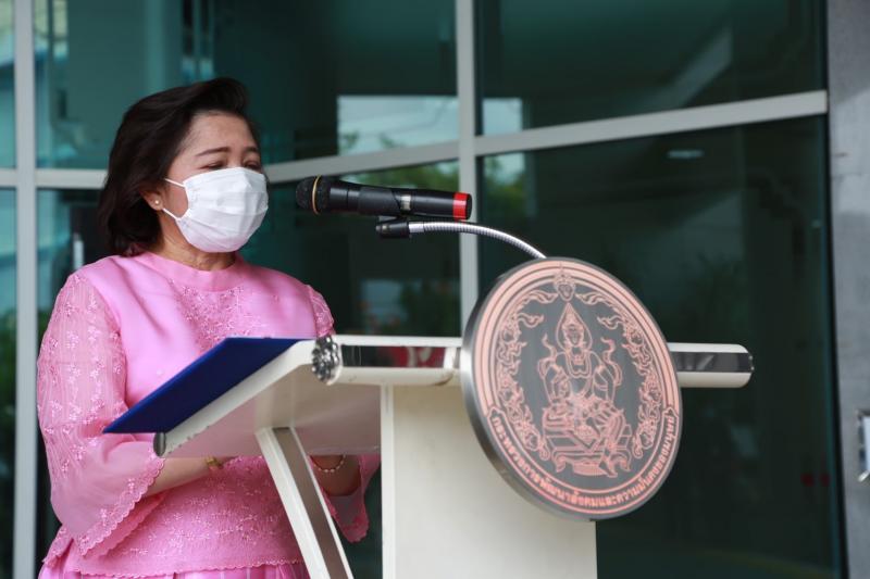 ปลัด พม. รับมอบสิ่�