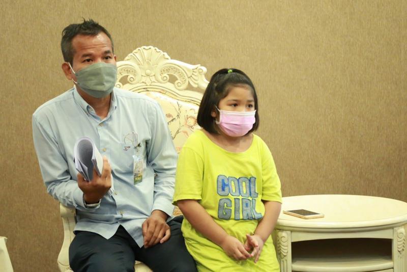 รมว.พม. ได้รับมอบห�
