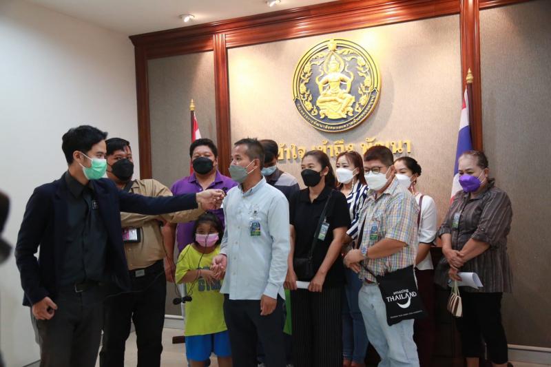 รมว.พม. ได้รับมอบห�
