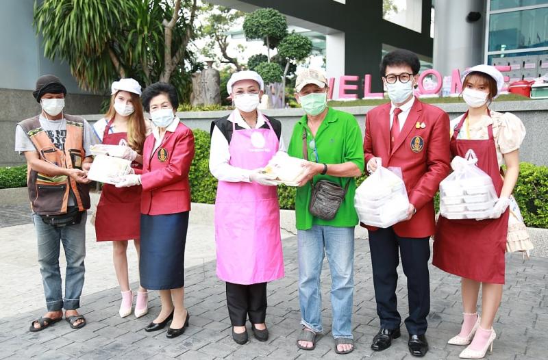 รมว.พม. เป็นผู้รับ�