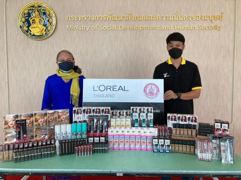 รองปลัด พม. รับมอบ�