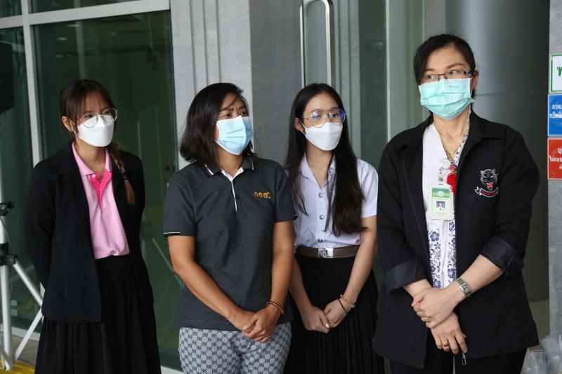 รองปลัด พม. มอบถุง�