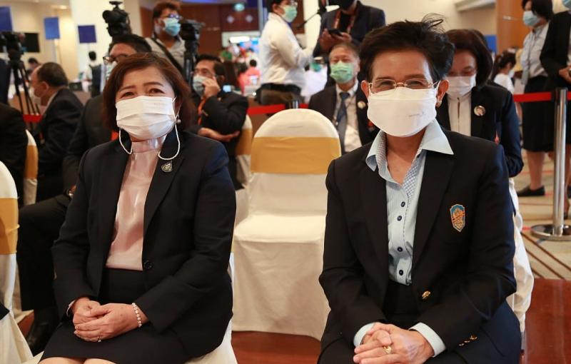 ปลัด พม. พร้อมด้วย �